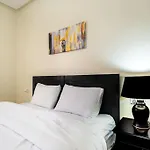Elegant Apartment Steps From Attractions