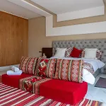 Tayyurt Host