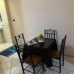 City Center Air-Conditioned Studio Well Equipped With 5G Wifi And Smart Tv