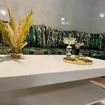 بيت هادئ وفي جانب شاطئ