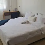 Private Room In A Shared Apartment With Pool