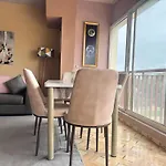Cosy Appartement Au Super Centre Ville Avec Vue Partielle Sur Le Parc