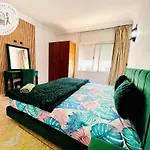 Hotel Merry