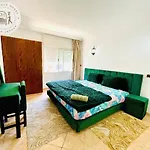 Hotel Merry