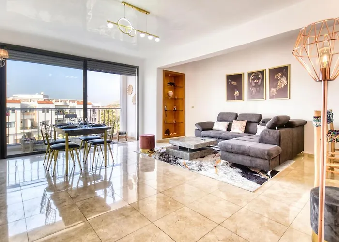 Paternelle Palace - Luxe - 4 Or 5 Pax