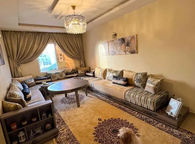 Room In Charming Apartment Locally-Centred