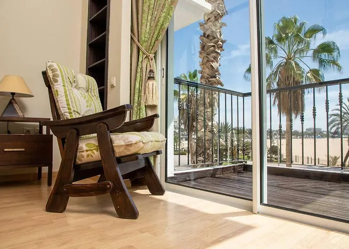 Spacious Beachview Condo Marina - Families Only