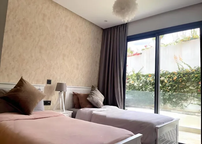 2 Bedrooms With Huge Terrace Access To The Pool