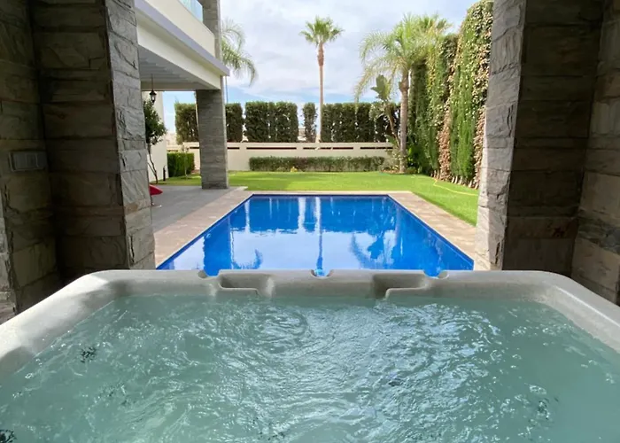 Luxurious Villa With 5 Bedrooms In Agadir