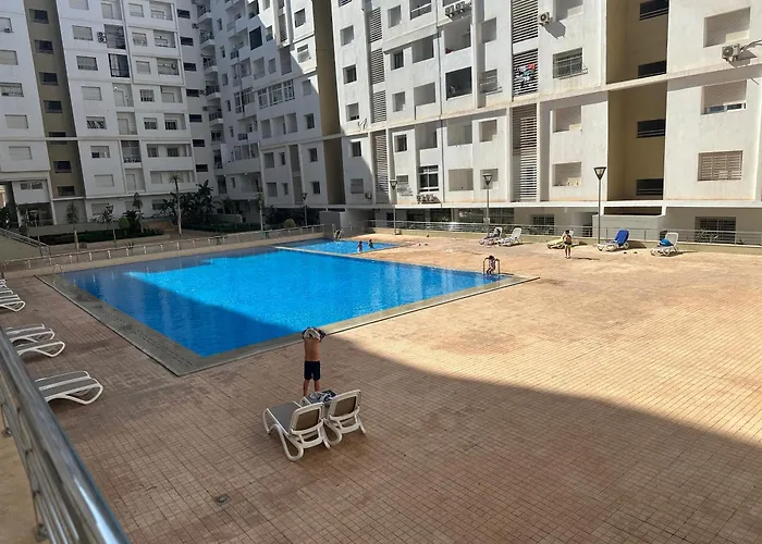 Your Ideal Stay Pool Access Airport Service Self Check-In & Pristine Comfort