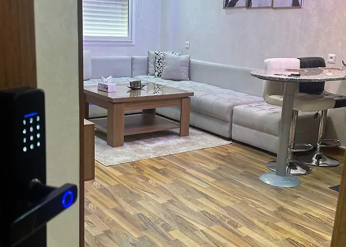 Modern Apartment Pool Service Airport Shuttle Easy Check-In Cozy Beds 7 Min From Marina