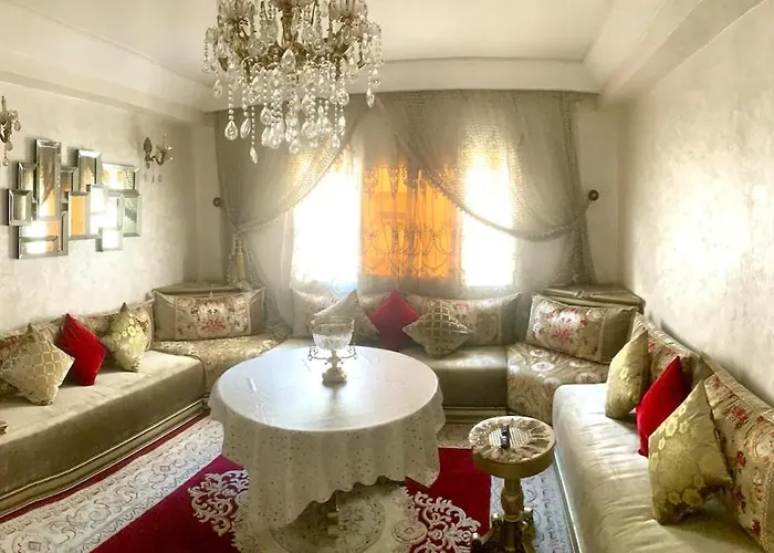 Quiet And Bright Apartment In Hay Mohammadi