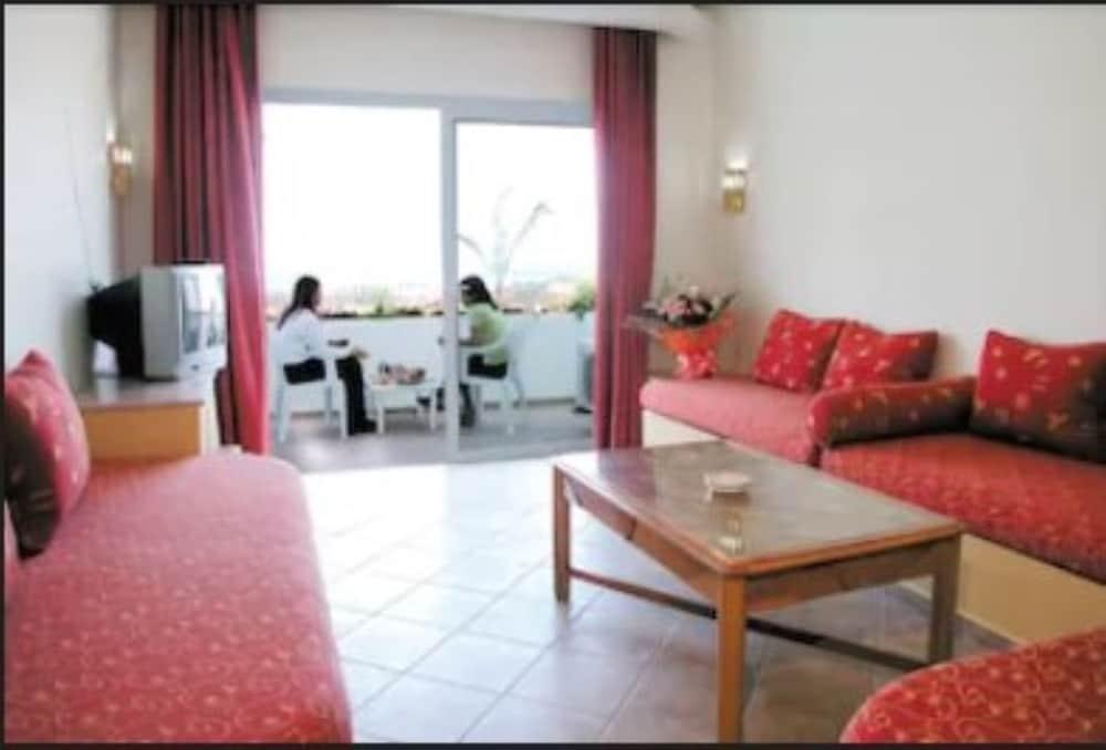 Appart'hotel Intouriste Aparthotel 4*