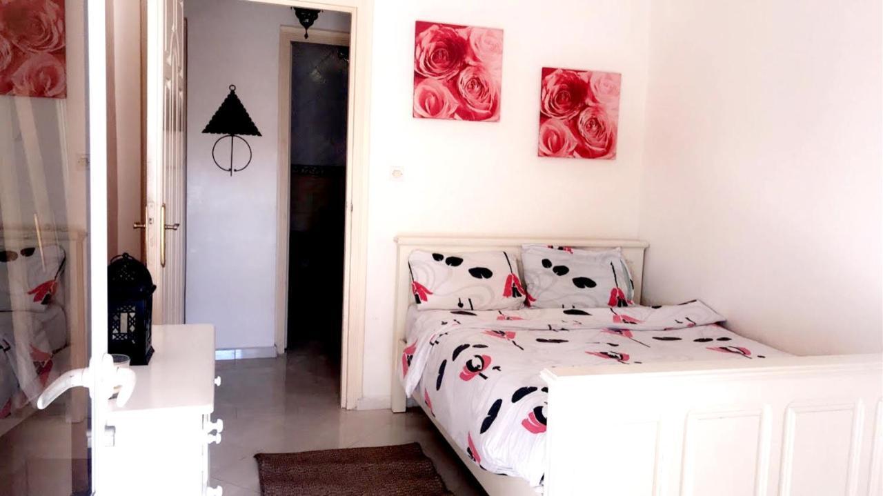One Bedroom With View And Enclosed Garden At 2 Km Away From The