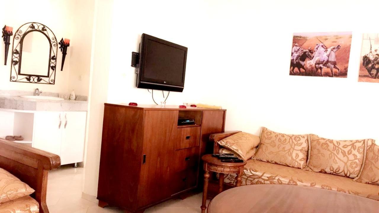 One Bedroom With View And Enclosed Garden At 2 Km Away From The Apartment