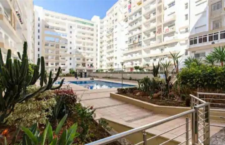 Little With Swimming Pool Apartment *
