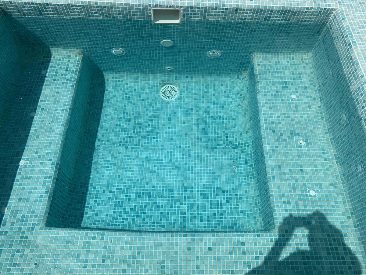 Villa Riad Talborjt : Jacuzzi Pool