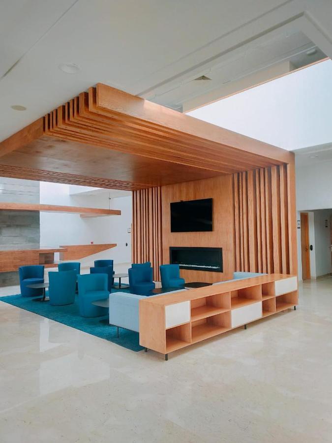 Zephyr Hotel 4*