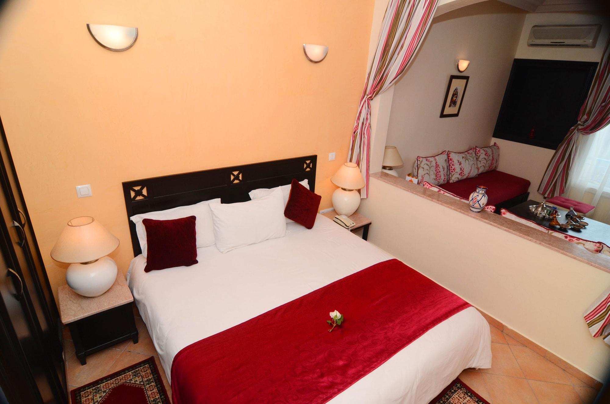 Aparthotel Golden 4*