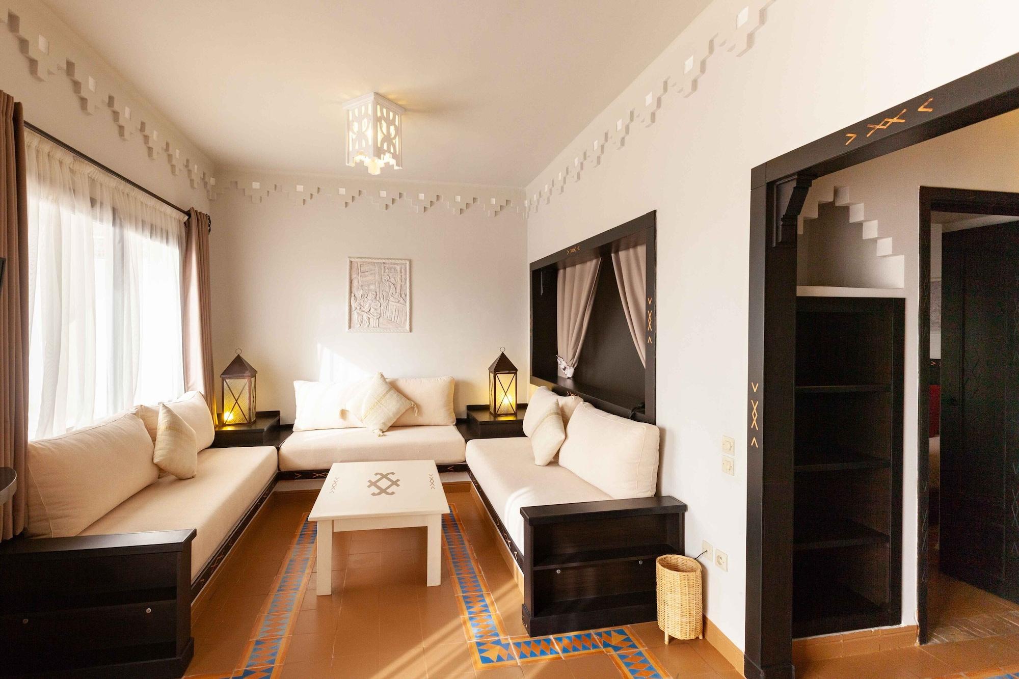 Borjs & Hotel 4*