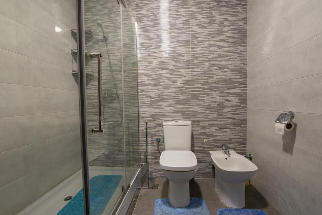 Adam's Apartments: Beach-near Downtown With Fiber Optic Wi-fi *