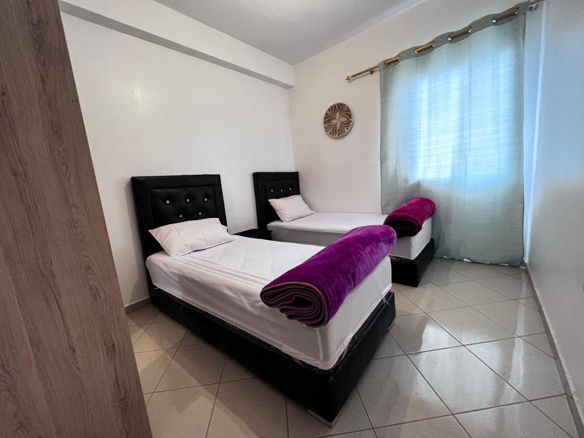 Apartment 2 Bedroom 10 Minutes From *