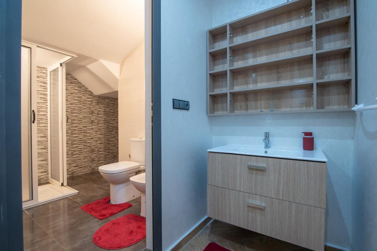 Adam's Apartments: Beach-near Downtown With Fiber Optic Wi-fi Apartment *
