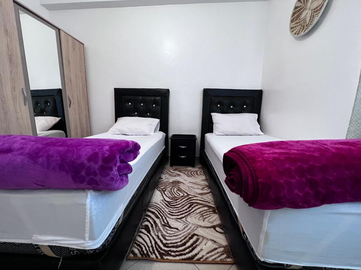 Apartment 2 Bedroom 10 Minutes From *
