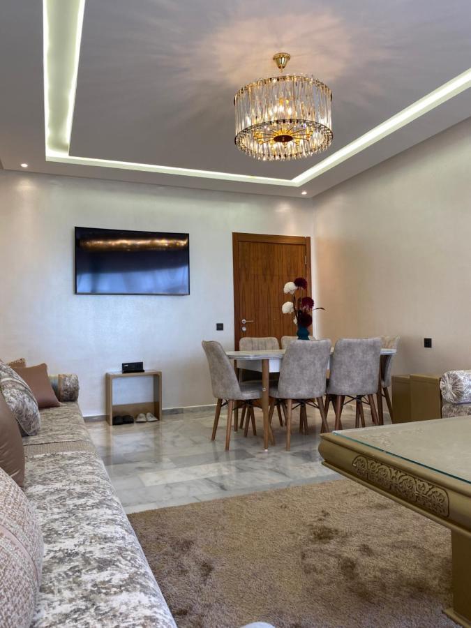 Cozy With Swimming Pool Apartment *