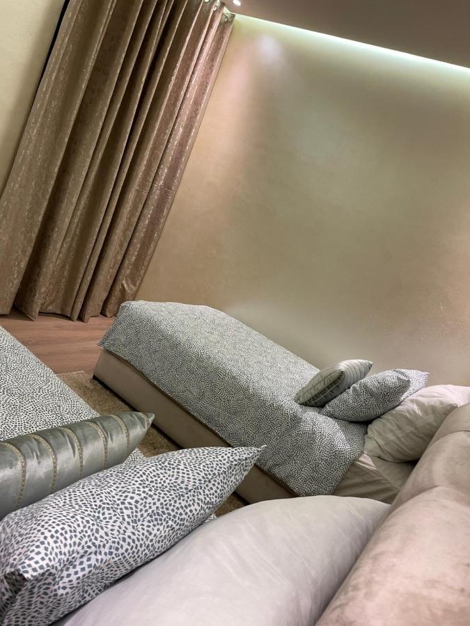Cozy With Swimming Pool Apartment