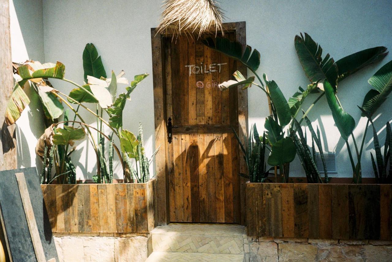 Blue Waves Surf House Guest house 3*