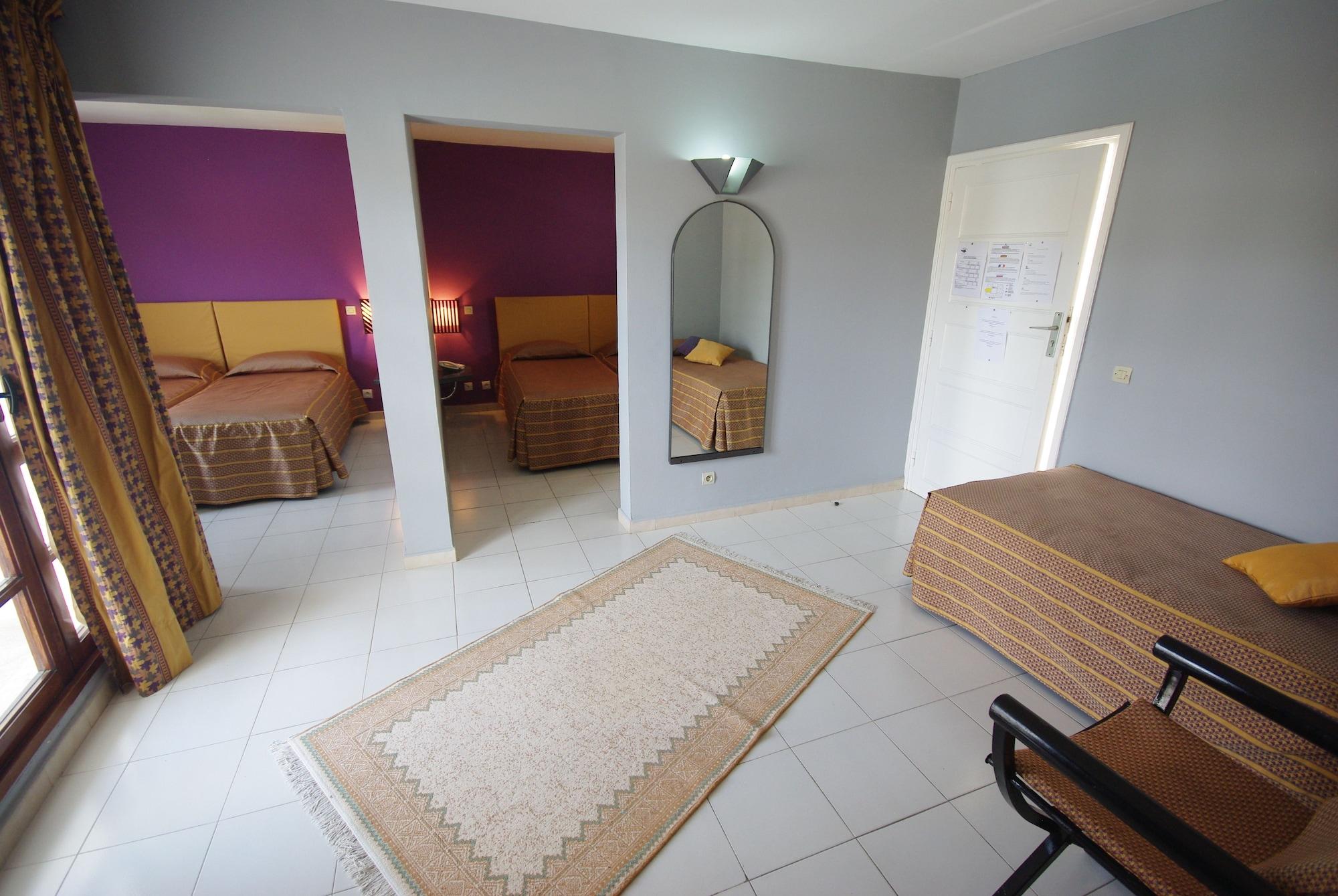 El Pueblo Tamlelt Hotel