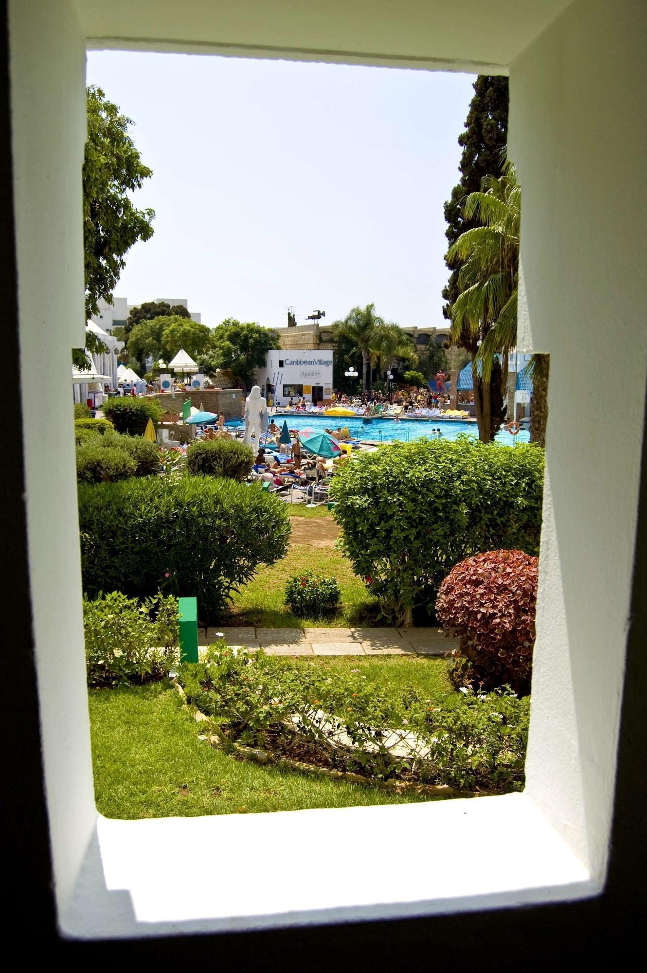 El Pueblo Tamlelt Hotel