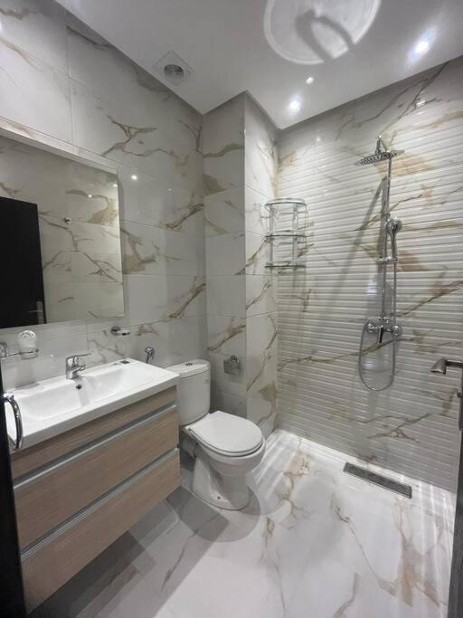 Fibre Optique, Propre, Calme, Equipe, Cameras De Surveillance, Climatisations Reversibles Pour Chauffer, Televisions, Parking, Parc, Agadir, 7 Personnes, Acces A Pieds Aux Magasins, Cafes Et Restaurants Apartment Agadir