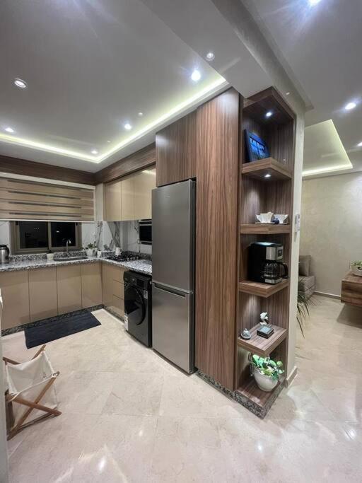 Apartment Fibre Optique, Propre, Calme, Equipe, Cameras De Surveillance, Climatisations Reversibles Pour Chauffer, Televisions, Parking, Parc, Agadir, 7 Personnes, Acces A Pieds Aux Magasins, Cafes Et Restaurants