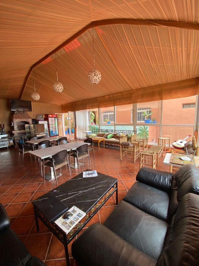 6 Et 7 Deux Chambres Et Salon Vue Sur Piscine
