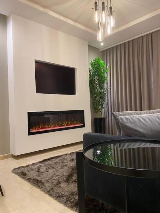 Apartment De Luxe ,piscine,parking,terrasse