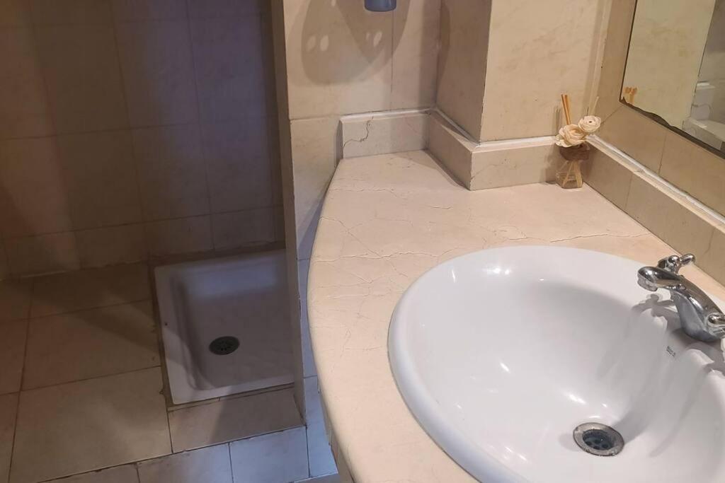 Marina Vue Piscine Appartement *