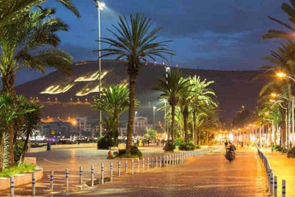 هادئ وفي جانب شاطئ Agadir