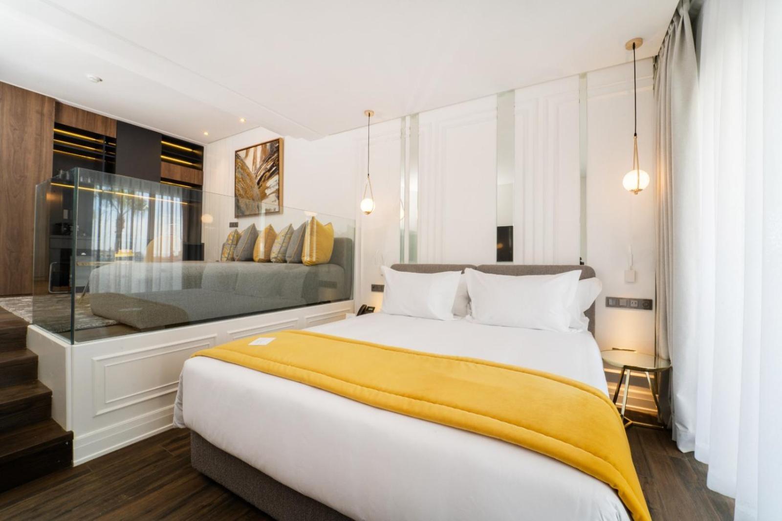 Hotel Petit Palace