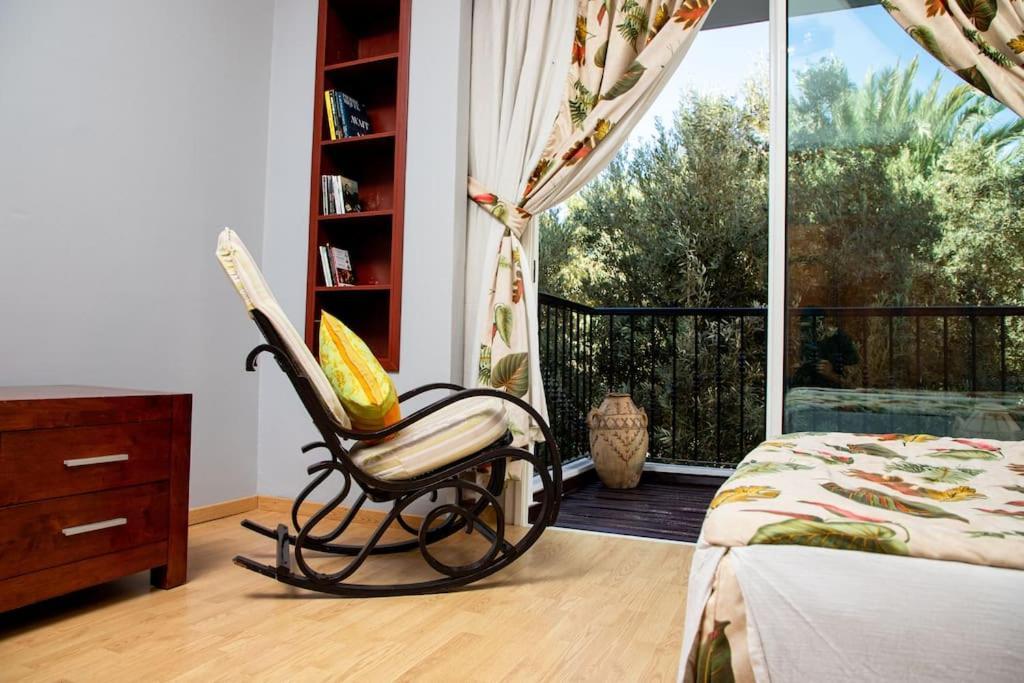 Spacious Beachview Marina - Families Only *