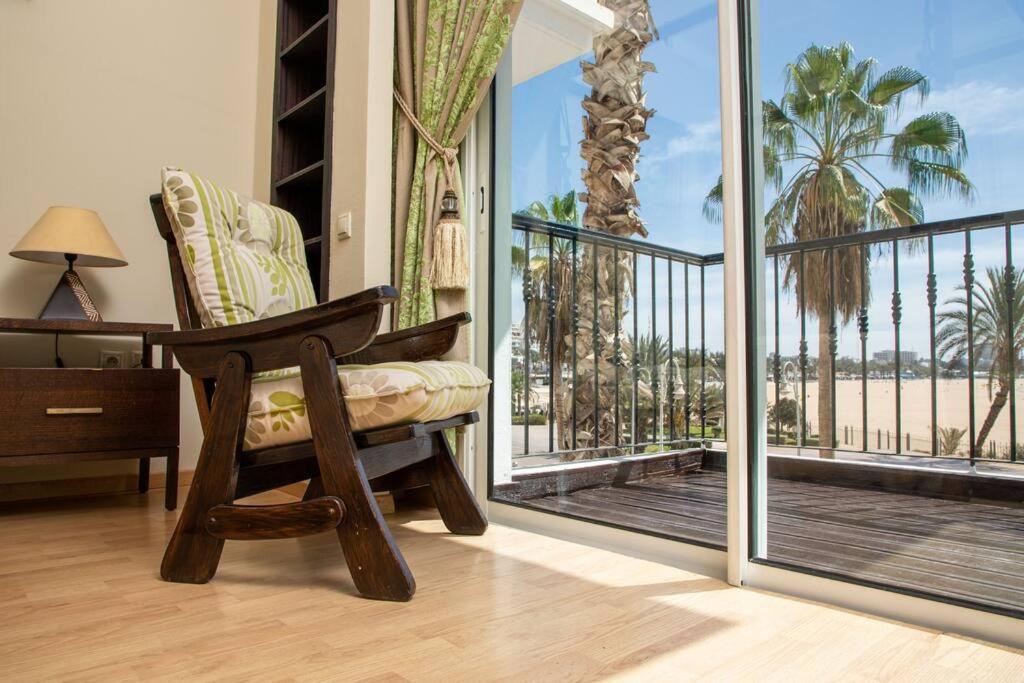 Spacious Beachview Marina - Families Only Apartment *
