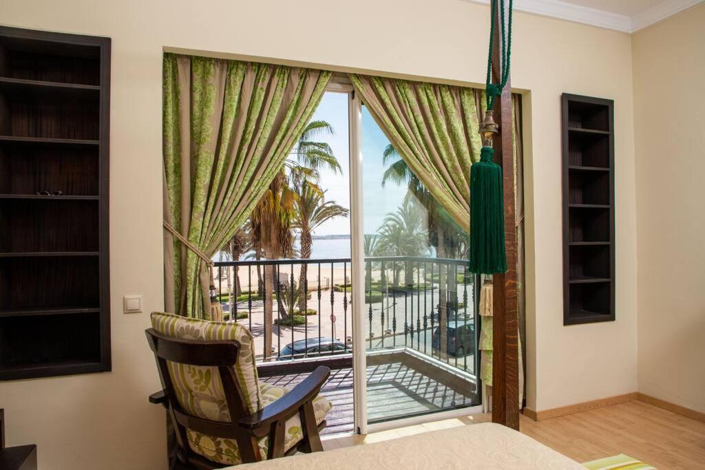 Spacious Beachview Marina - Families Only *