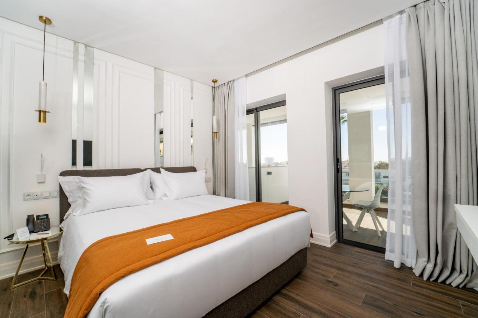 Hotel Petit Palace