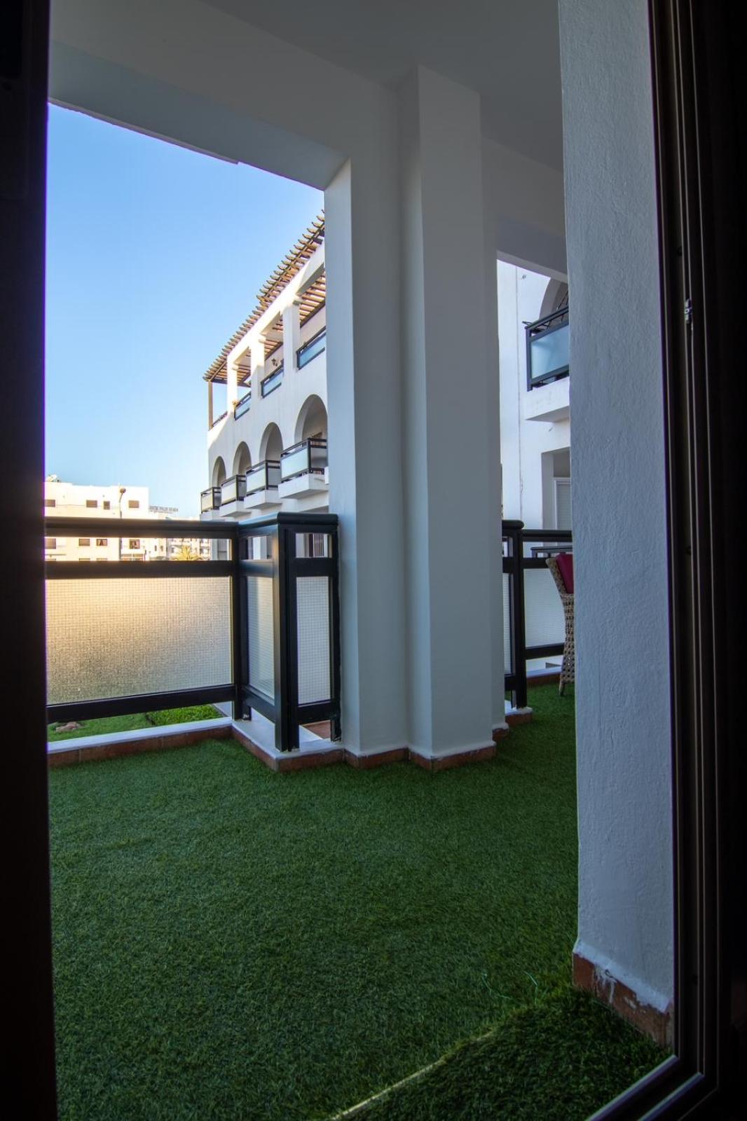Prime Near With Pool, Amenities, Activities Deals Apartment