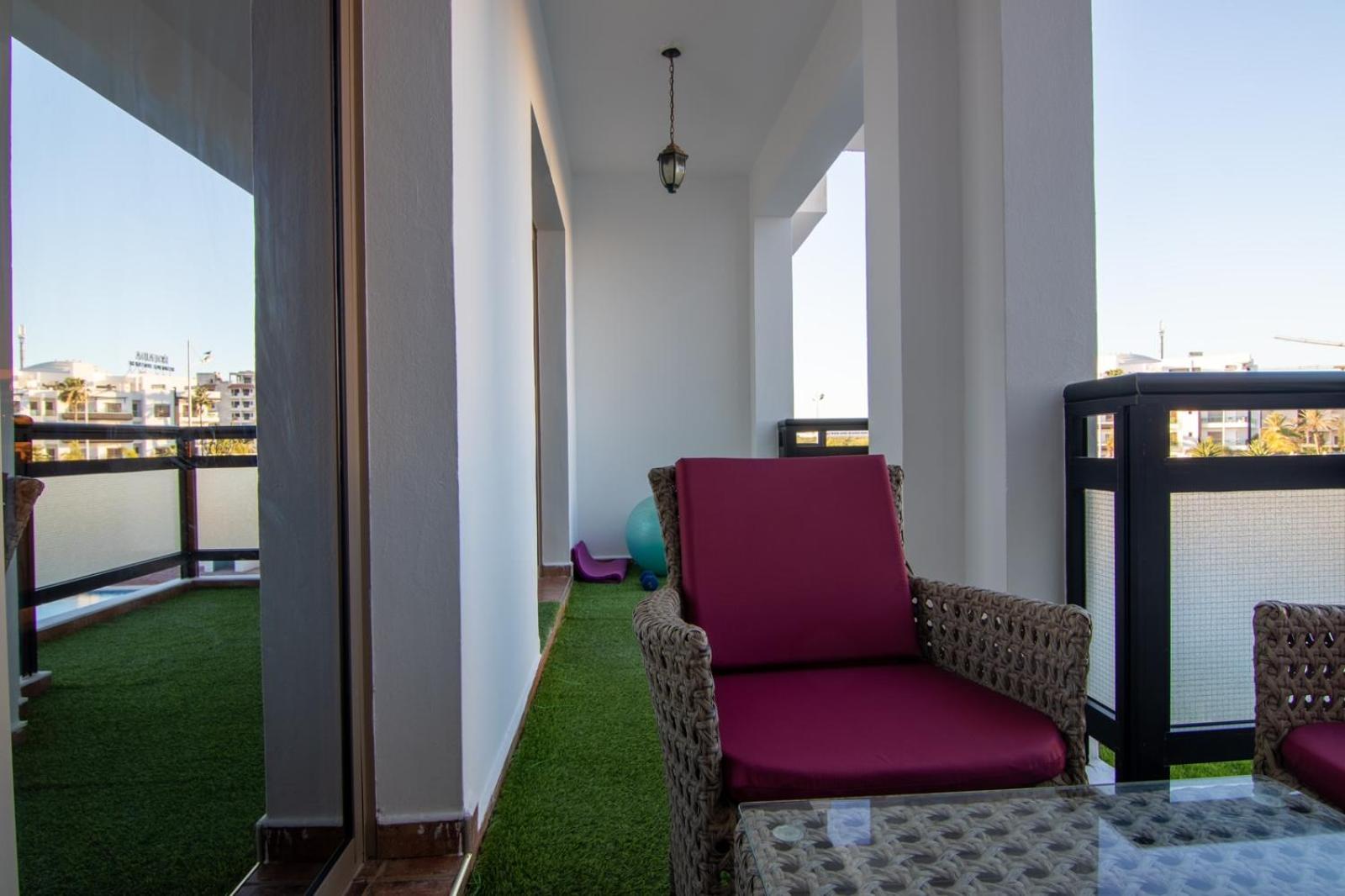 Prime Near With Pool, Amenities, Activities Deals Apartment *