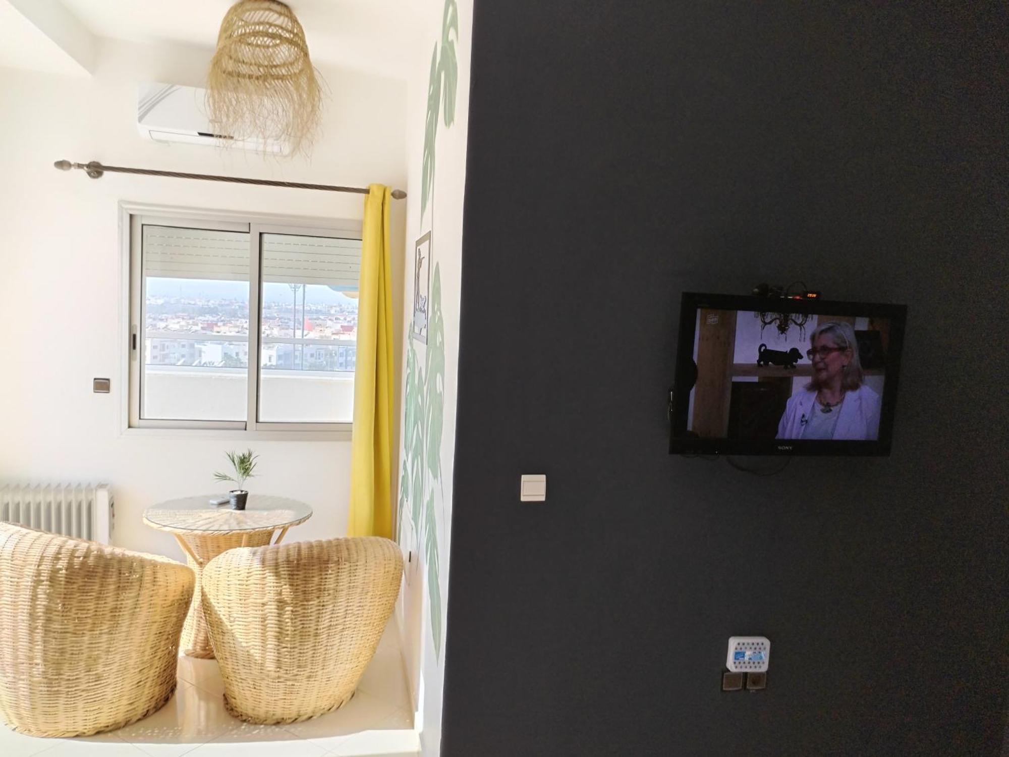 Large Sea View Studio Apartment *