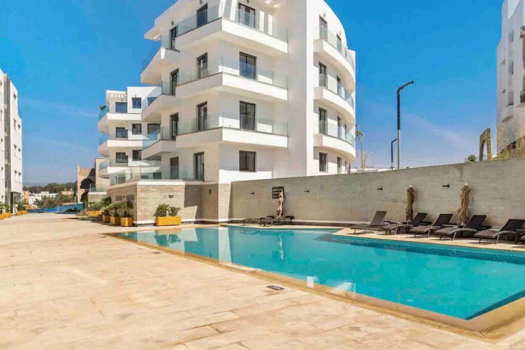 Luxurious Sea-view 2br Apartment *