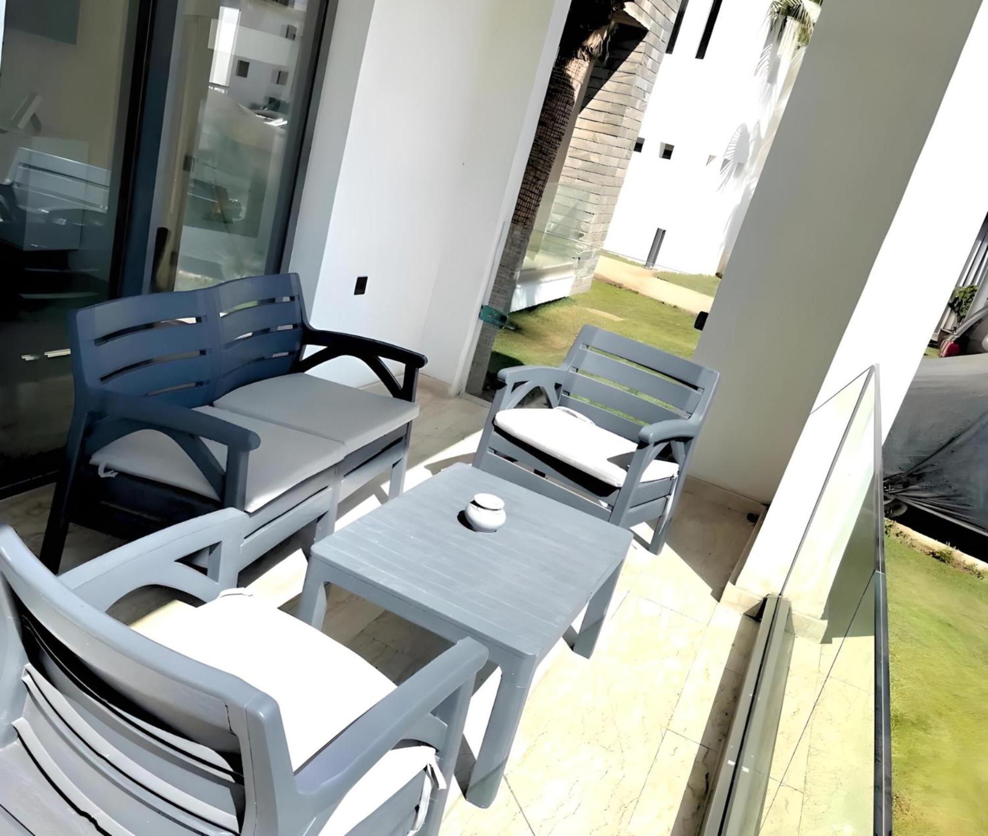 Apartment 2 Bedrooms With Huge Terrace Access To The Pool *
