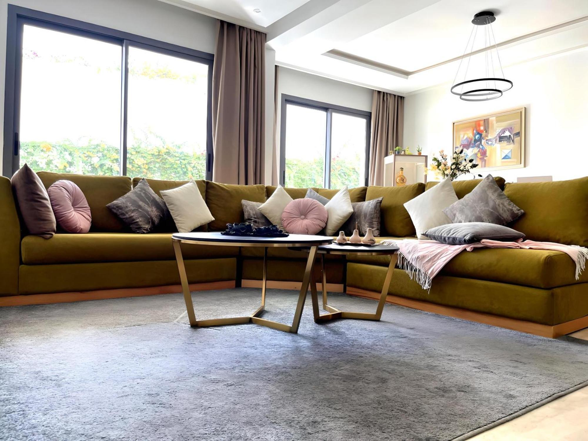 2 Bedrooms With Huge Terrace Access To The Pool Apartment *
